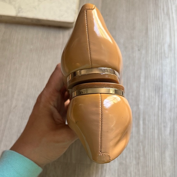 Coach Tan Flats with Gold Detail - Picture 7 of 10